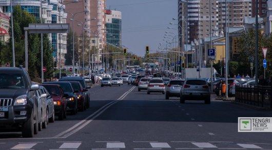 В акимате Астаны разъяснили, почему дорожную разметку наносят дважды