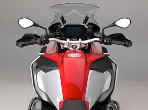 Компания BMW Motorrad разработала новую 6.5-дюймовую приборку для туристических моделей