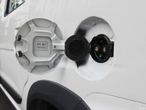 В Китае на базе старого Suzuki Wagon R разработали электромобиль