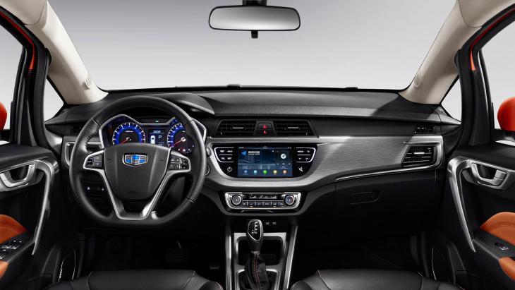 Рассекречен интерьер маленького кросса Geely Vision X3