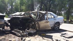 Жесткое лобовое столкновение двух авто произошло близ Алматы, есть пострадавшие