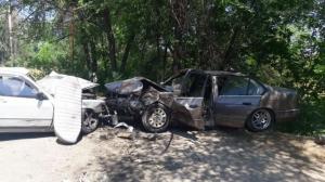 Жесткое лобовое столкновение двух авто произошло близ Алматы, есть пострадавшие