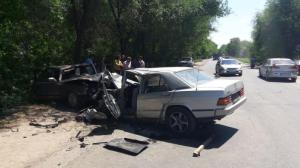 Жесткое лобовое столкновение двух авто произошло близ Алматы, есть пострадавшие