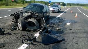 Недалеко от границы BMW столкнулся с фурой. Авто превратилось в хлам, но никто не пострадал