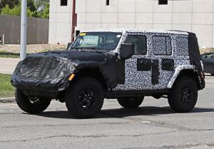 Jeep Wrangler получит новые моторы и электрокрышу