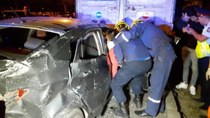 9 человек пострадали в результате ДТП двух машин поздно ночью в Алматы
