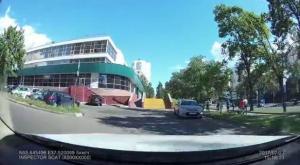 В Москве мотоциклистка на полном ходу врезалась в фургон и погибла