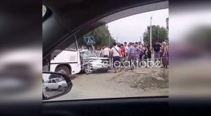 Lada протаранила автобус в Актобе: пострадали трое детей
