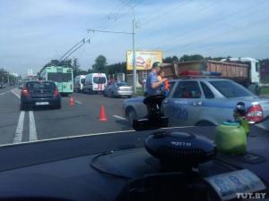 В Минске на улице Академической грузовик въехал в троллейбус: пострадало восемь человек