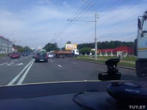 В Минске на улице Академической грузовик въехал в троллейбус: пострадало восемь человек