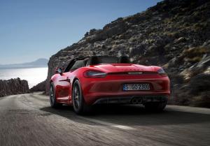 79-летняя женщина разогнала Porsche до 238 километров в час из-за бессонницы