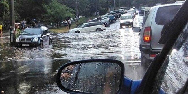 После дождичка в четверг затопило половину Киева