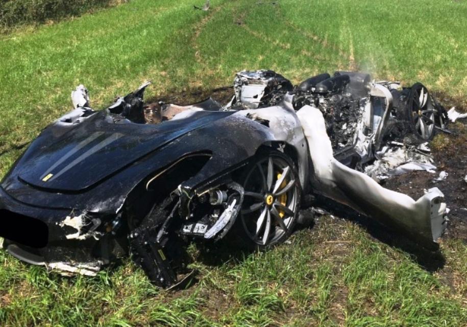 Водитель уничтожил Ferrari во время первой поездки
