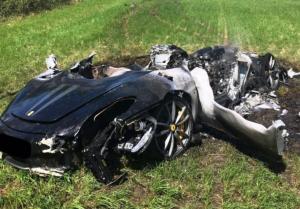 Водитель уничтожил Ferrari во время первой поездки