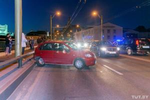 В Гродно мотоцикл вытолкнул легковушку на встречную: один из водителей в больнице