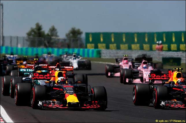 В Red Bull огорчены столкновением гонщиков