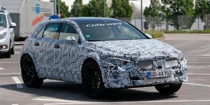 Mercedes вывел на тесты GLA нового поколения
