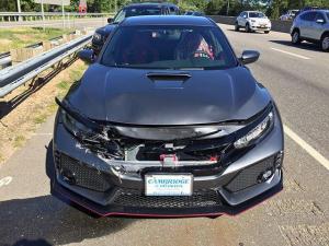 Только выехала из салона: новенькую Honda Civic Type R разбили вдребезги