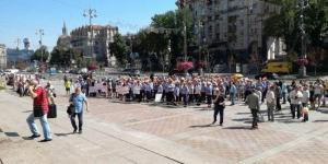 В Киеве взбунтовались парковщики и перекрыли Крещатик