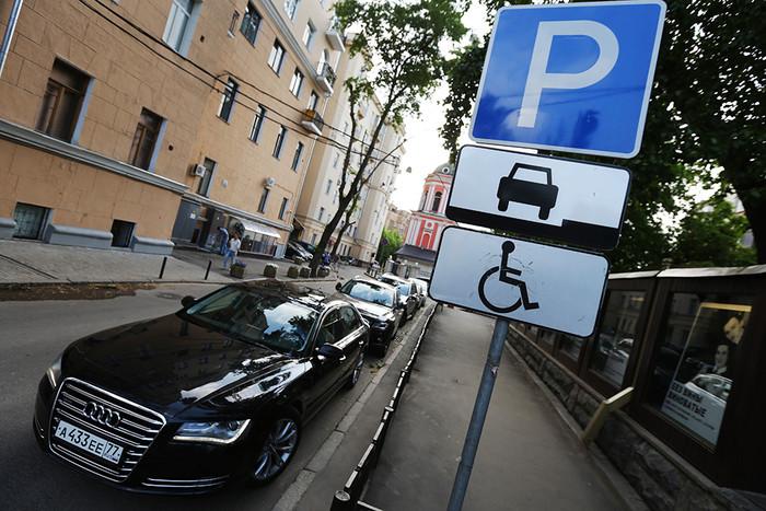 В Москве назвали улицы, где чаще всего нарушают правила парковки