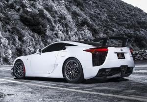 В США нашли дюжину непроданных суперкаров Lexus