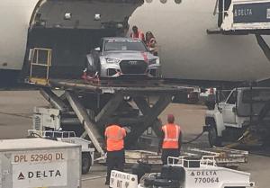 Две гоночные Audi привезли в США на пассажирском самолете