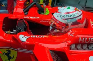 Ferrari работает на тестах Pirelli в Барселоне
