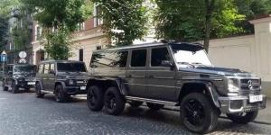 В Украине засветился уникальный 6-колесный Мерседес