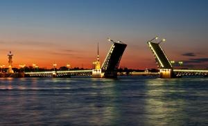 Дворцовый мост в Петербурге перекроют из-за съемок фильма