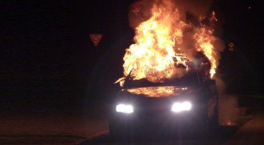 Три человека сгорели в авто в Атырауской области