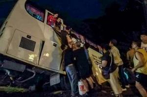В ДТП в Таиланде с участием автобусов, фургонов и мотоцикла пострадали более 20 человек