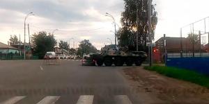Аварию Kia cee'd и бронетранспортера показали на видео