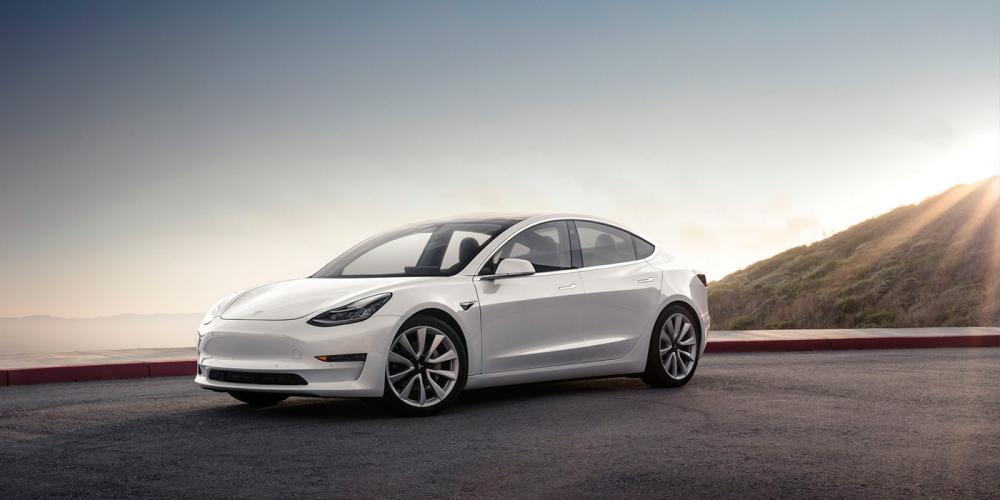 Названы характеристики самого доступного электрокара Tesla