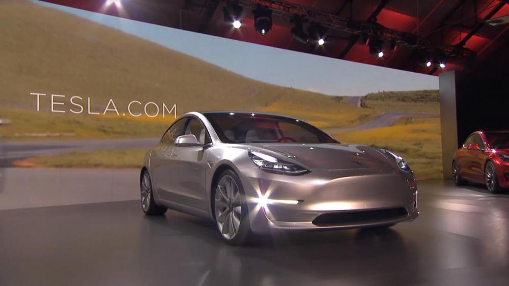 Tesla намерена привлечь $1,5 млрд для выпуска седана Model 3