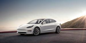 Названы характеристики самого доступного электрокара Tesla