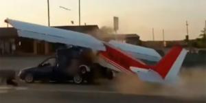 В Чечне легкомоторный самолет врезался в автомобиль