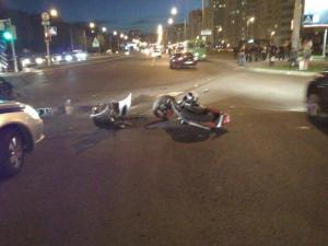 В Минске таксист не пропустил мотоциклистку: девушка в больнице