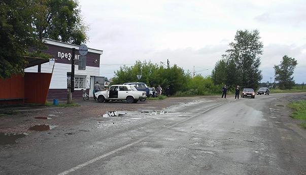 Пьяный водитель сбил четырех человек на остановке в Иркутской области