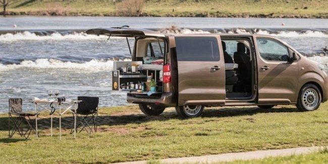 Toyota построила минивэн с кроватью, кухней и раковиной