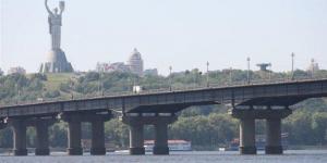 На мосту Патона в Киеве частично ограничат движение до 15 августа