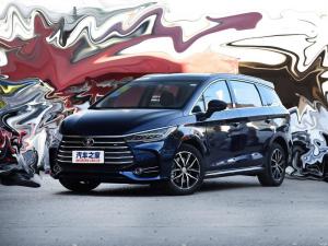 BYD в подробностях показал серийный минивэн Song MAX