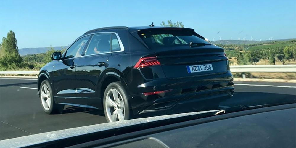 Кроссовер Audi Q8 заметили без камуфляжа