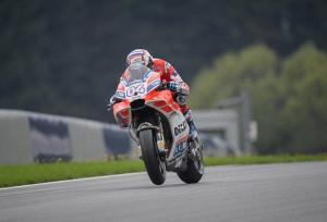 Андреа Довициозо лидирует на второй тренировке MotoGP в Шпильберге