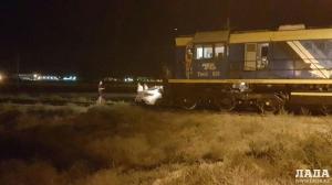 Тепловоз столкнулся с автомобилем в пригороде Актау