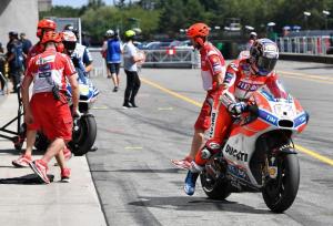 Скорость на пит-лейне во время гонок MotoGP будет ограничена до 40 км/ч