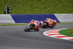 Андреа Довициозо выиграл гонку MotoGP в последнем повороте