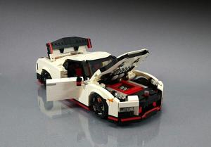 Игрушечный Nissan GT-R Nismo воссоздали из кубиков Lego