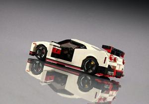 Игрушечный Nissan GT-R Nismo воссоздали из кубиков Lego