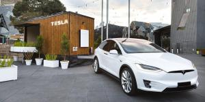 Tesla научит копить и тратить электроэнергию «крошечным домиком»