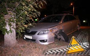 В Алматы автомобиль выехавший на "встречку" спровоцировал массовое ДТП
